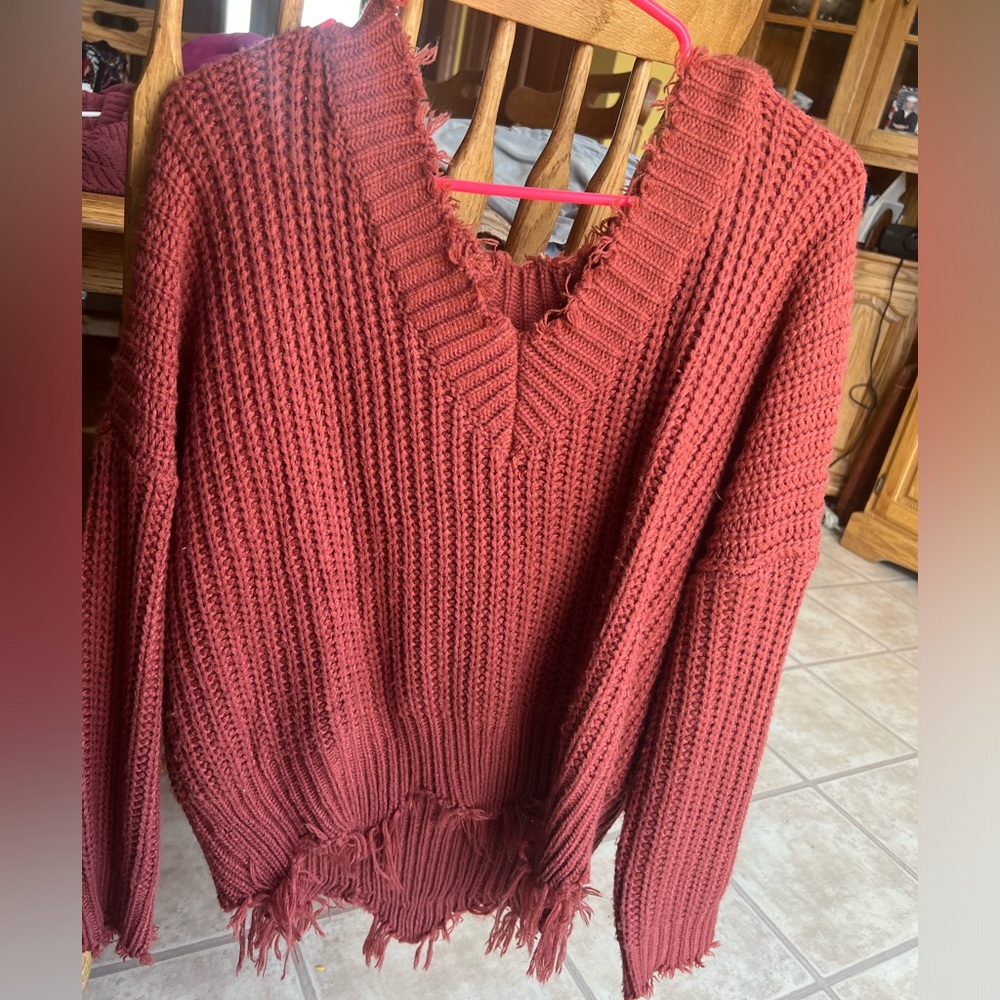 Main strip v neck sweater